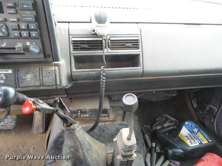 image for item BZ9978 1995 GMC TopKick dump truck