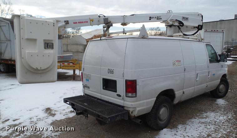image for item BZ9981 2001 Ford Econoline E350 Super Duty bucket truck