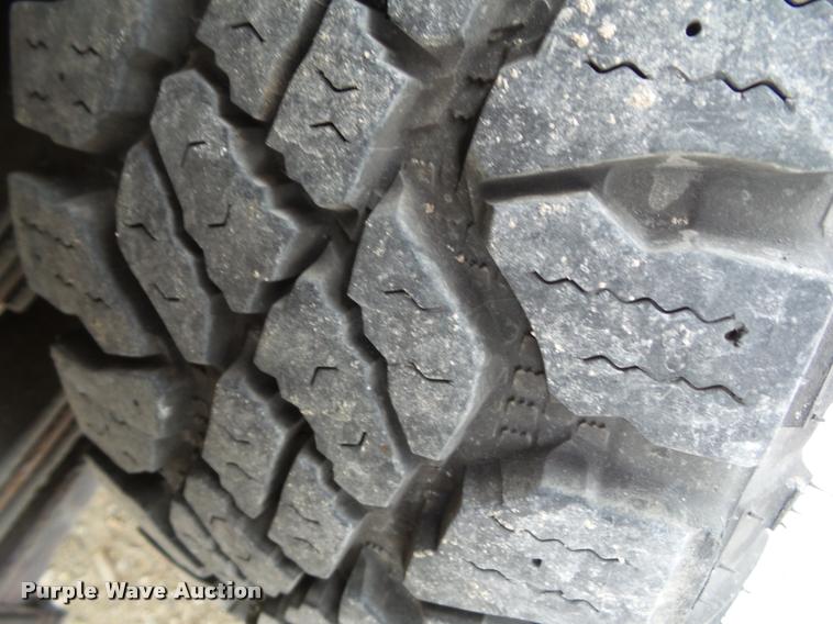 image for item BZ9981 2001 Ford Econoline E350 Super Duty bucket truck