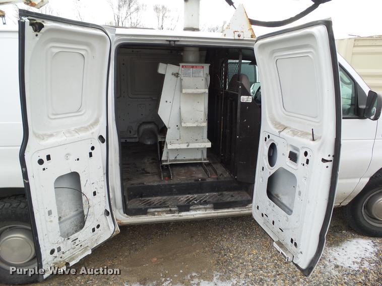 image for item BZ9981 2001 Ford Econoline E350 Super Duty bucket truck