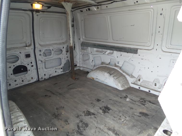 image for item BZ9981 2001 Ford Econoline E350 Super Duty bucket truck