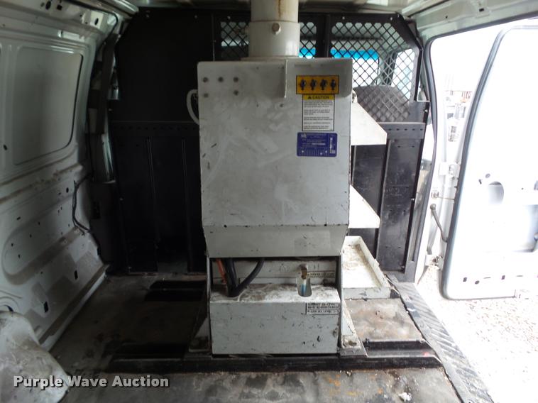 image for item BZ9981 2001 Ford Econoline E350 Super Duty bucket truck