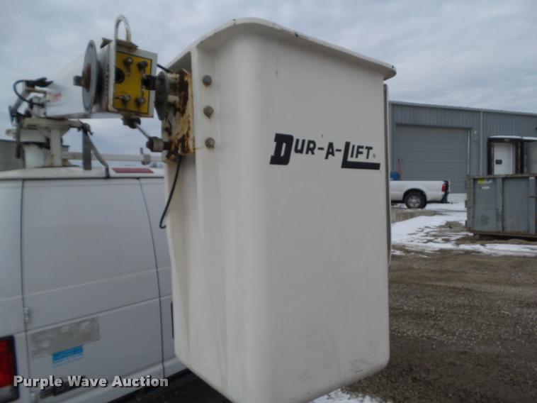 image for item BZ9981 2001 Ford Econoline E350 Super Duty bucket truck