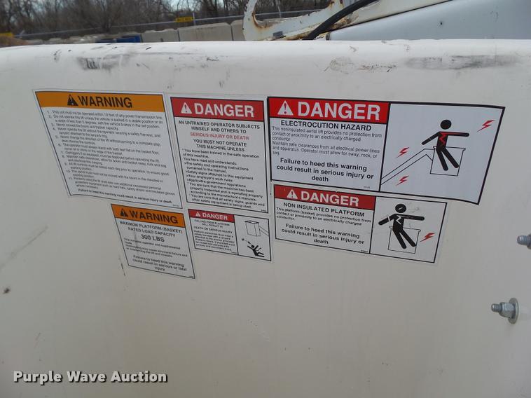 image for item BZ9981 2001 Ford Econoline E350 Super Duty bucket truck