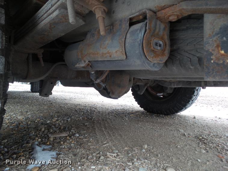 image for item BZ9981 2001 Ford Econoline E350 Super Duty bucket truck