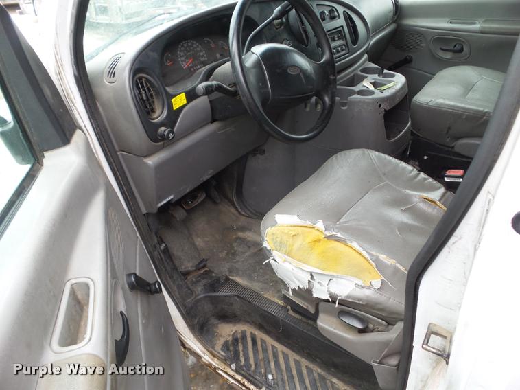 image for item BZ9981 2001 Ford Econoline E350 Super Duty bucket truck