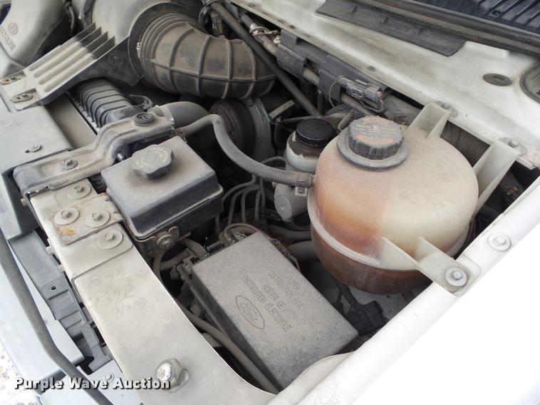 image for item BZ9981 2001 Ford Econoline E350 Super Duty bucket truck