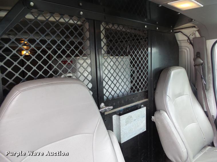 image for item BZ9981 2001 Ford Econoline E350 Super Duty bucket truck