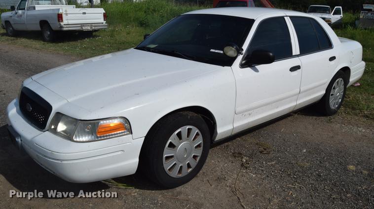 image for item CB9069 2004 Ford Crown Victoria Police Interceptor