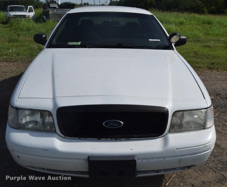 image for item CB9069 2004 Ford Crown Victoria Police Interceptor