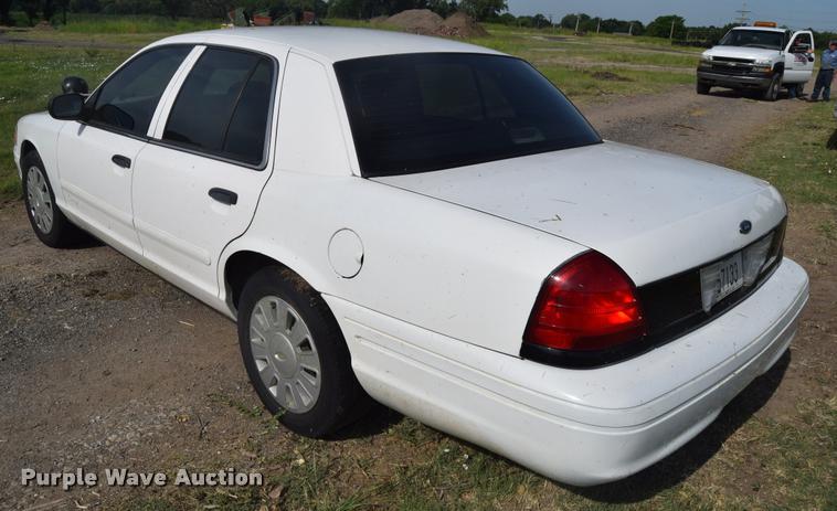 image for item CB9069 2004 Ford Crown Victoria Police Interceptor