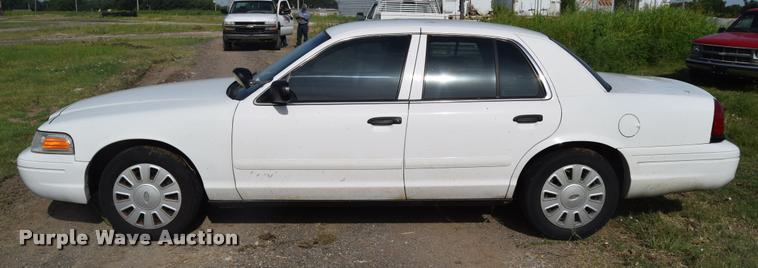 image for item CB9069 2004 Ford Crown Victoria Police Interceptor
