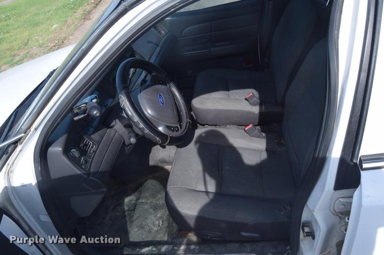 image for item CB9069 2004 Ford Crown Victoria Police Interceptor