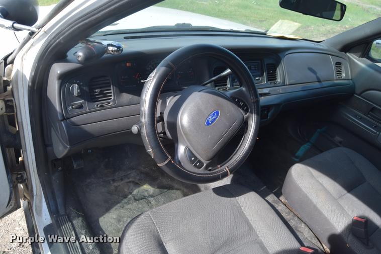 image for item CB9069 2004 Ford Crown Victoria Police Interceptor