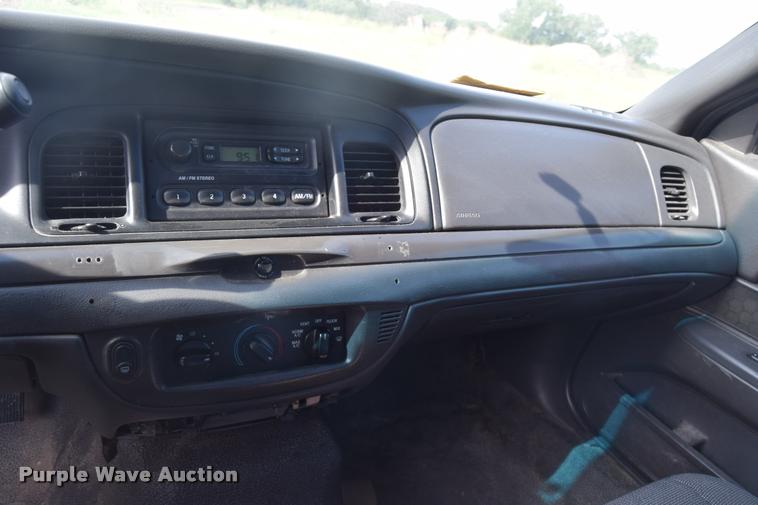 image for item CB9069 2004 Ford Crown Victoria Police Interceptor