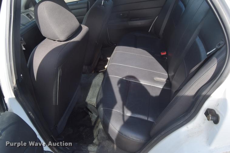 image for item CB9069 2004 Ford Crown Victoria Police Interceptor
