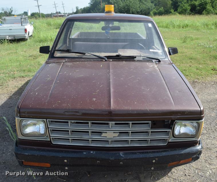 image for item CB9070 1988 Chevrolet S10 pickup truck