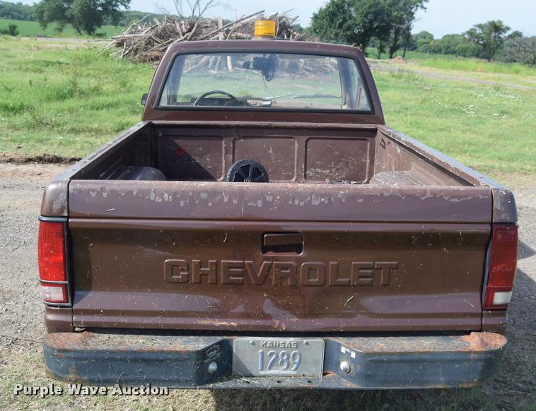 image for item CB9070 1988 Chevrolet S10 pickup truck