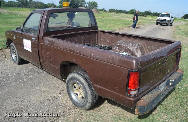 image for item CB9070 1988 Chevrolet S10 pickup truck