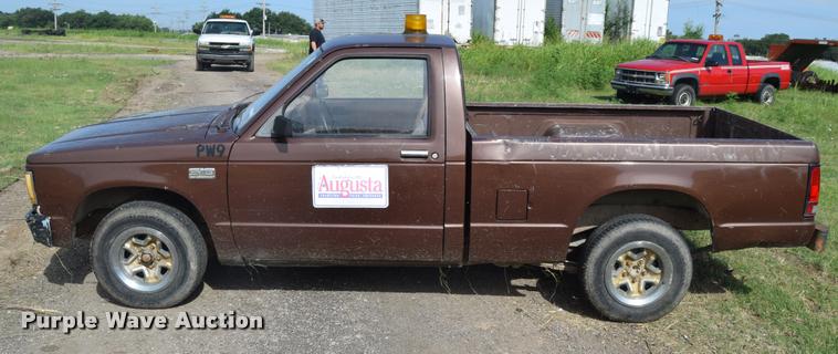 image for item CB9070 1988 Chevrolet S10 pickup truck