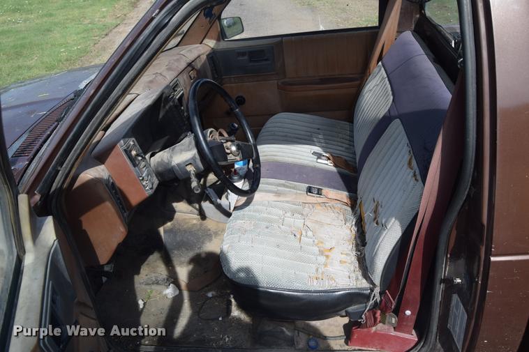 image for item CB9070 1988 Chevrolet S10 pickup truck