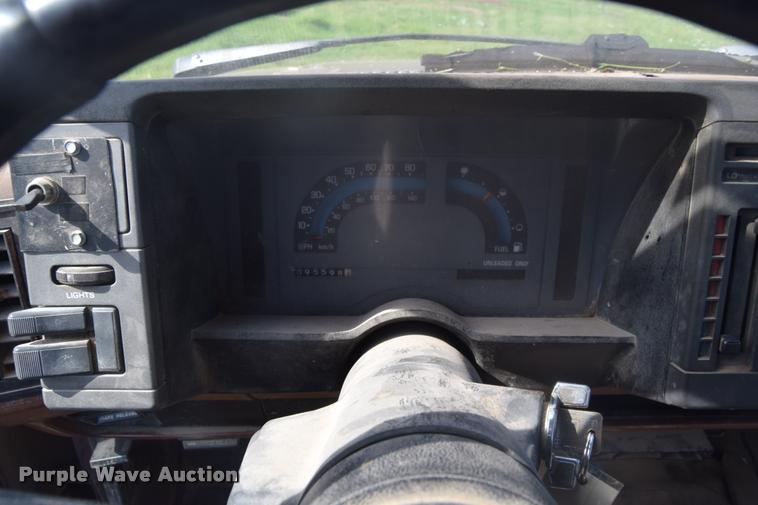 image for item CB9070 1988 Chevrolet S10 pickup truck