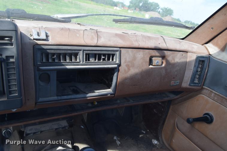 image for item CB9070 1988 Chevrolet S10 pickup truck