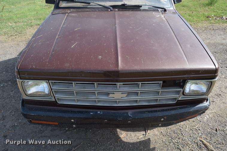image for item CB9070 1988 Chevrolet S10 pickup truck