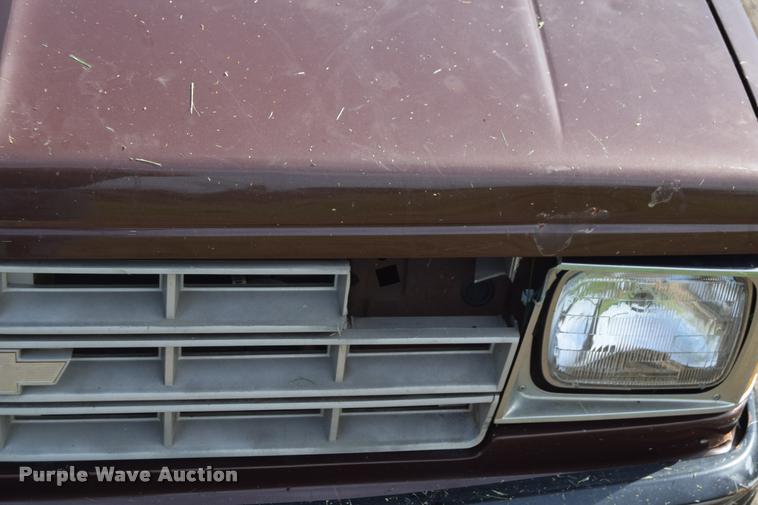 image for item CB9070 1988 Chevrolet S10 pickup truck