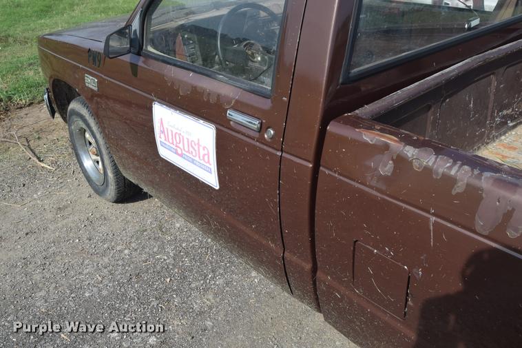 image for item CB9070 1988 Chevrolet S10 pickup truck