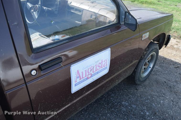 image for item CB9070 1988 Chevrolet S10 pickup truck