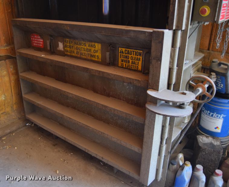 image for item CB9072 Piqua HD2200 baler/compactor