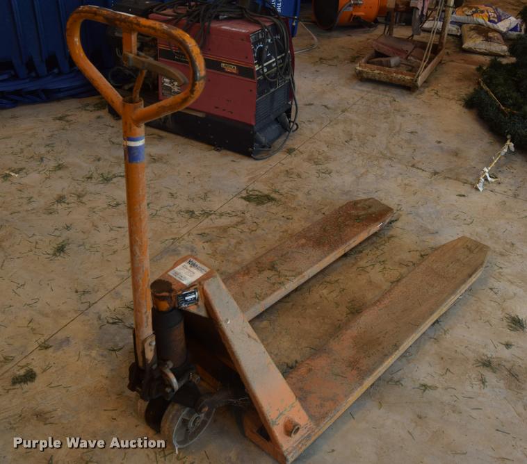 image for item CB9082 Yale pallet jack