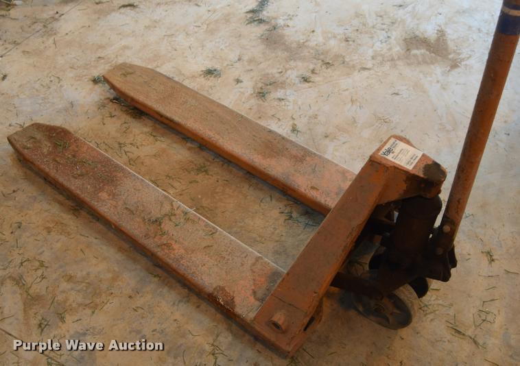 image for item CB9082 Yale pallet jack
