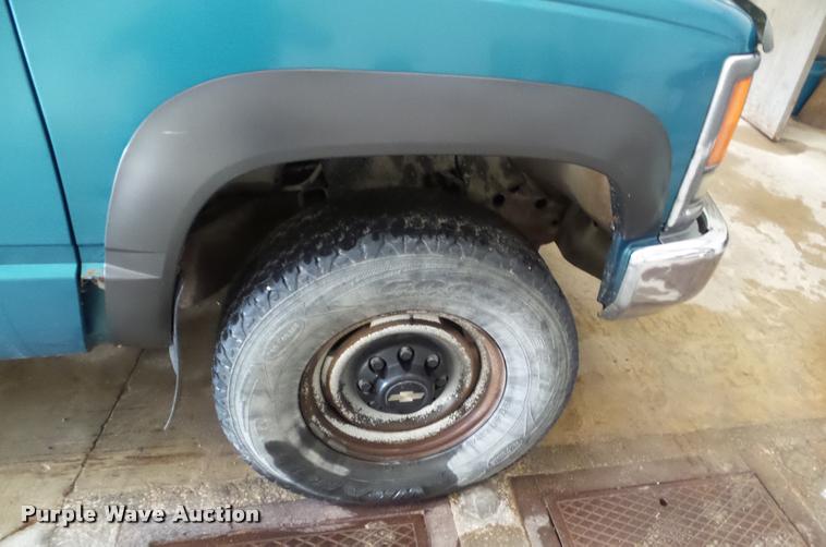 image for item CB9756 1998 Chevrolet 2500 pickup truck