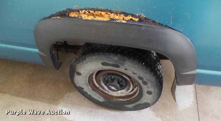 image for item CB9756 1998 Chevrolet 2500 pickup truck