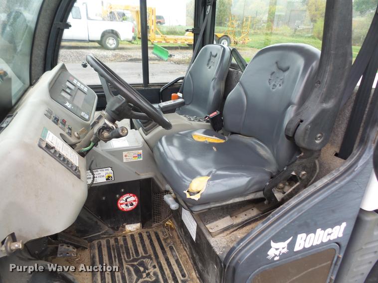 image for item DA3764 2005 Bobcat Toolcat 5600 utility work machine