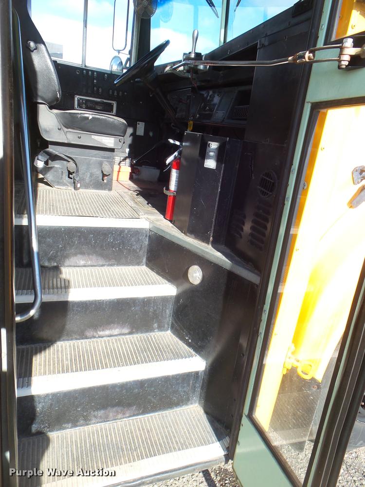 image for item DA5240 1995 International 3800 school bus