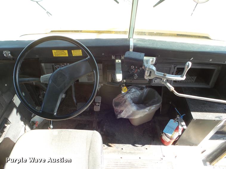 image for item DA5240 1995 International 3800 school bus