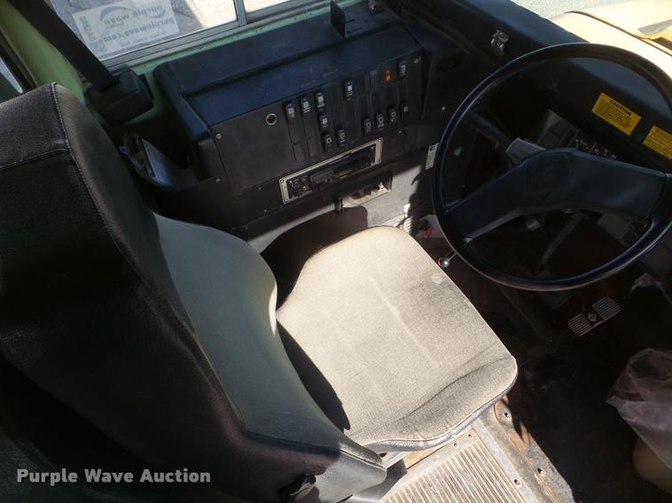 image for item DA5240 1995 International 3800 school bus