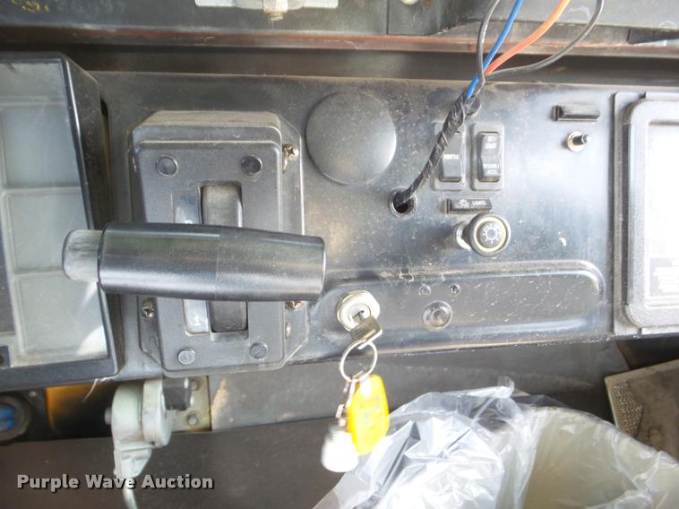 image for item DA5240 1995 International 3800 school bus