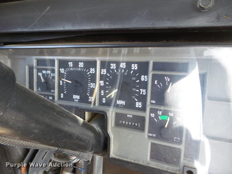 image for item DA5240 1995 International 3800 school bus