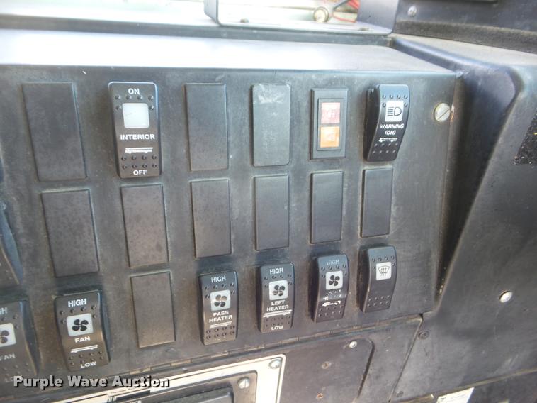 image for item DA5240 1995 International 3800 school bus