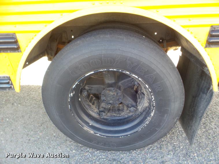 image for item DA5240 1995 International 3800 school bus