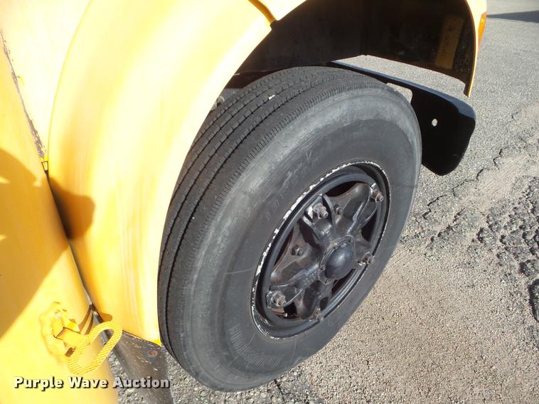 image for item DA5240 1995 International 3800 school bus