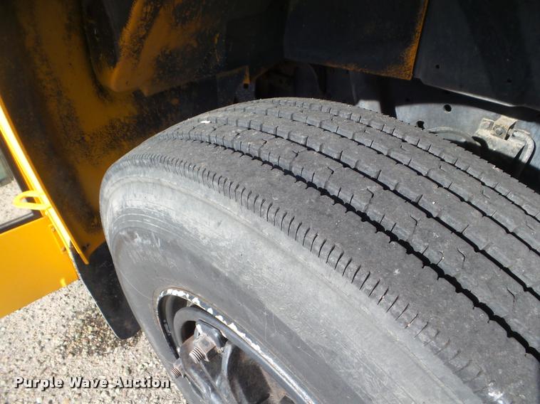 image for item DA5240 1995 International 3800 school bus