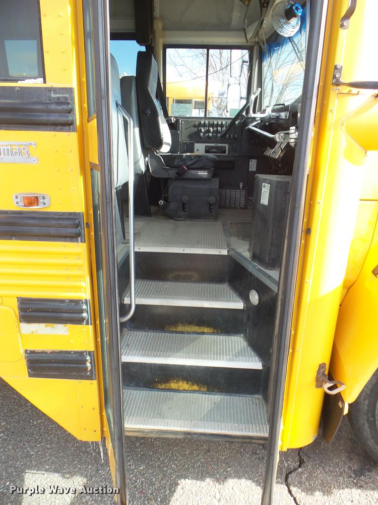 image for item DA5242 1997 Ford B800 school bus