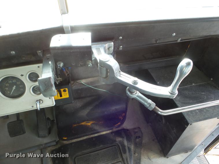 image for item DA5242 1997 Ford B800 school bus