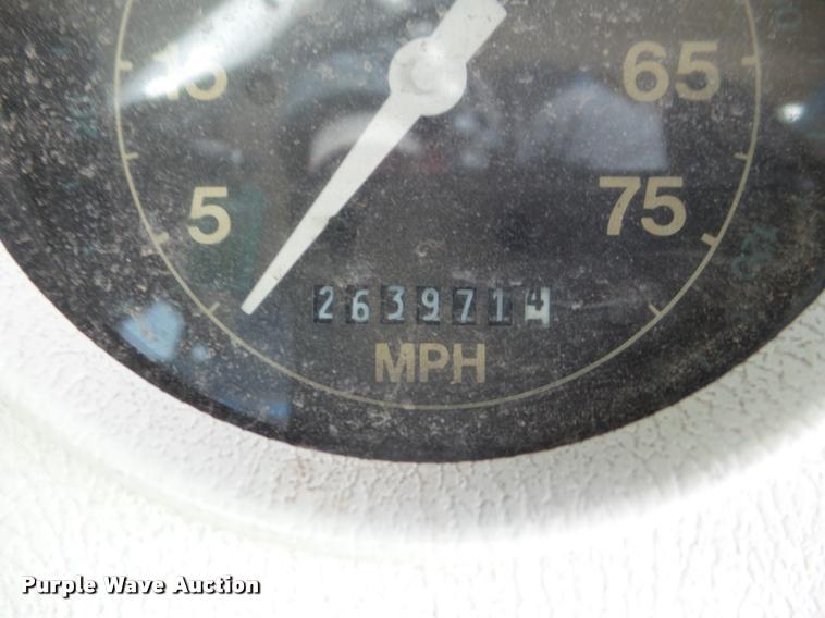 image for item DA5242 1997 Ford B800 school bus