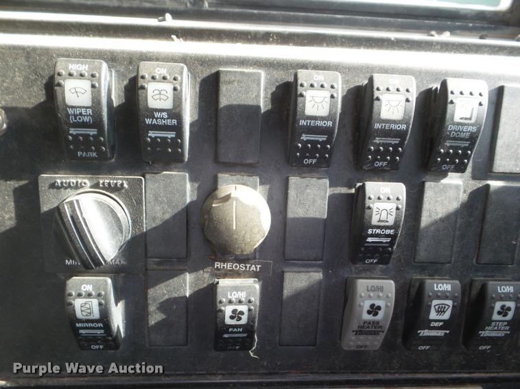 image for item DA5242 1997 Ford B800 school bus